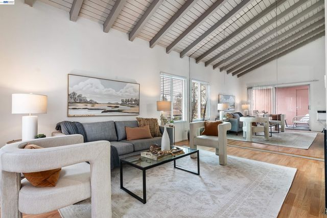 810 Oak Grove Rd 104, Concord, CA 94518