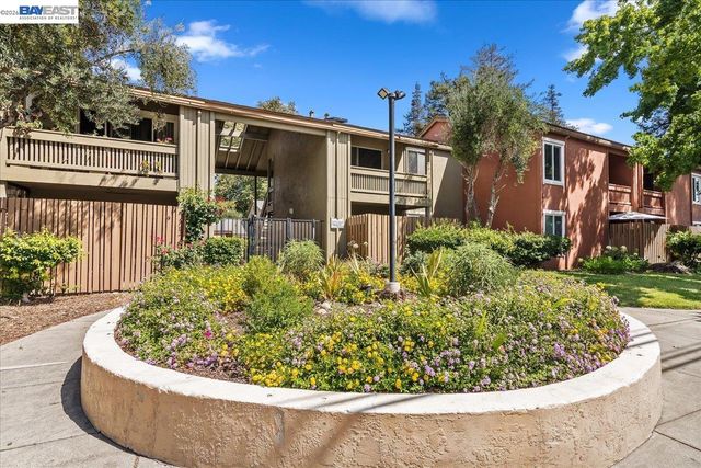 810 Oak Grove Rd 104, Concord, CA 94518