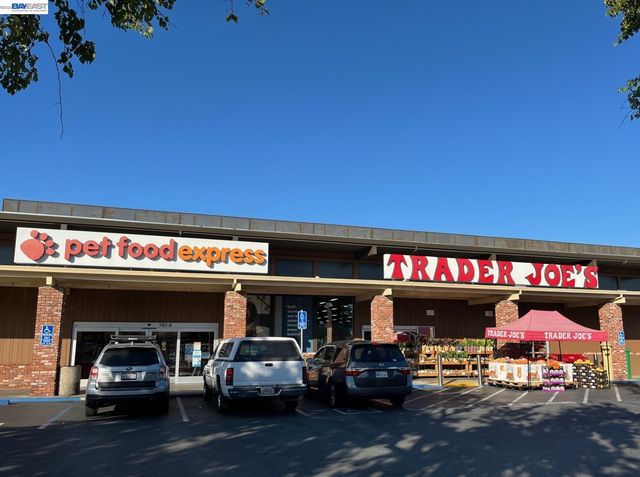 810 Oak Grove Rd 104, Concord, CA 94518