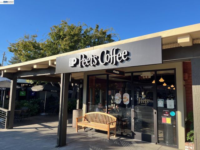 810 Oak Grove Rd 104, Concord, CA 94518