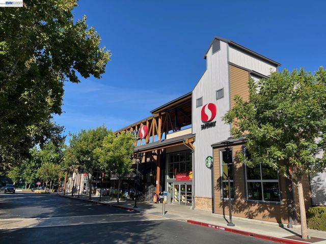 810 Oak Grove Rd 104, Concord, CA 94518