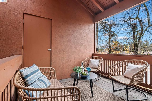 810 Oak Grove Rd 104, Concord, CA 94518