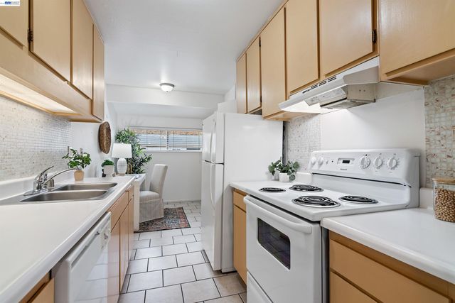 810 Oak Grove Rd 104, Concord, CA 94518