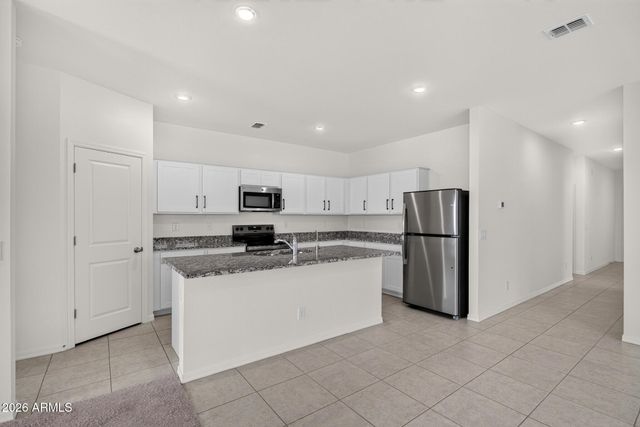 2097 E GRAZING MEADOW Lane, San Tan Valley, AZ 85140