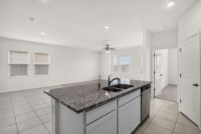 2097 E GRAZING MEADOW Lane, San Tan Valley, AZ 85140