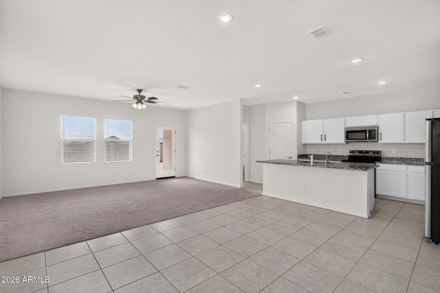 2097 E GRAZING MEADOW Lane, San Tan Valley, AZ 85140