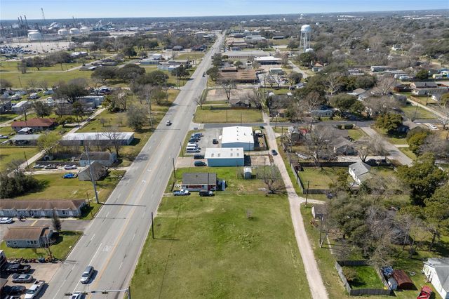 2106 Texas Avenue, Texas City, TX 77590