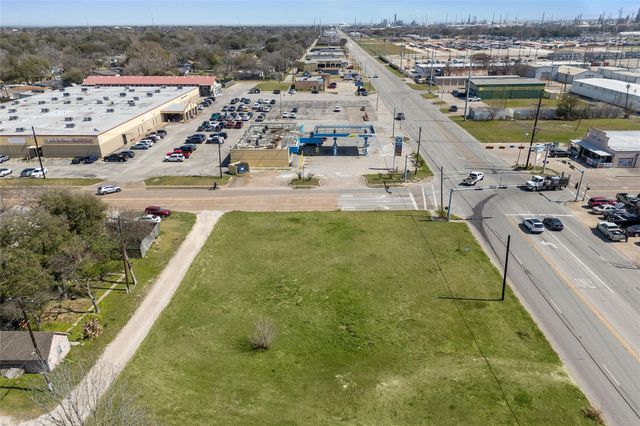 2106 Texas Avenue, Texas City, TX 77590