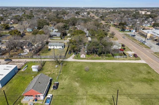 2106 Texas Avenue, Texas City, TX 77590