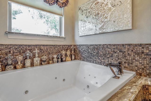 17521 Biltmore Circle, Tyler, TX 75703