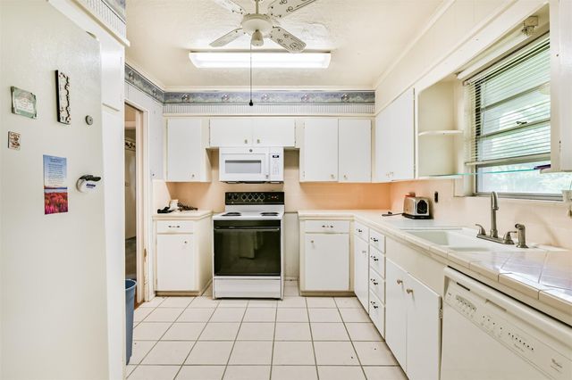 1904 Amy Drive, Baytown, TX 77520