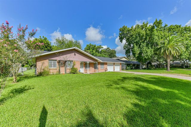1904 Amy Drive, Baytown, TX 77520