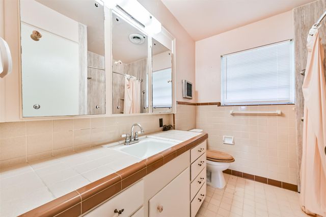 1904 Amy Drive, Baytown, TX 77520