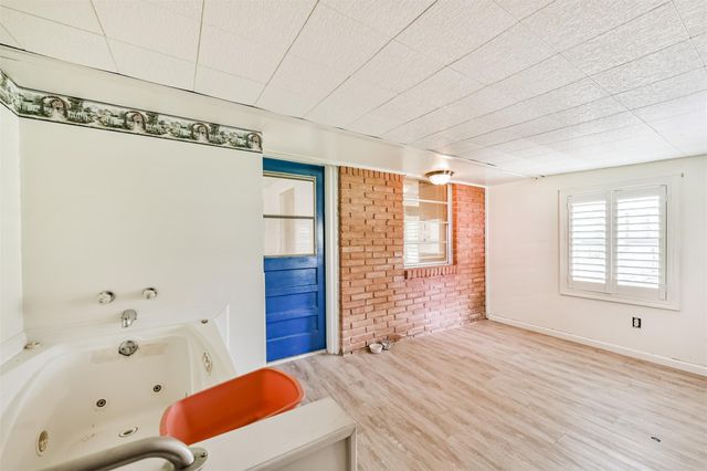 1904 Amy Drive, Baytown, TX 77520