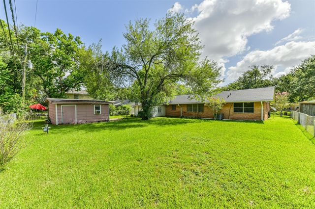 1904 Amy Drive, Baytown, TX 77520