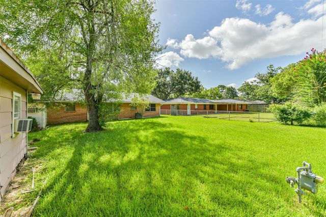1904 Amy Drive, Baytown, TX 77520