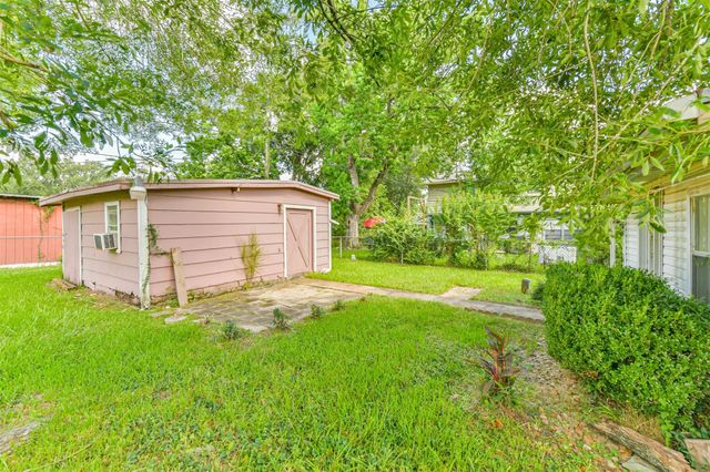1904 Amy Drive, Baytown, TX 77520