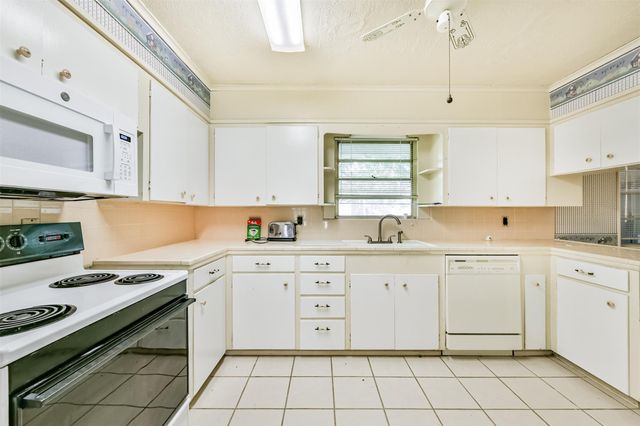 1904 Amy Drive, Baytown, TX 77520
