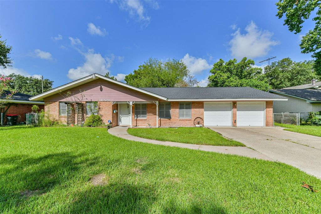1904 Amy Drive, Baytown, TX 77520