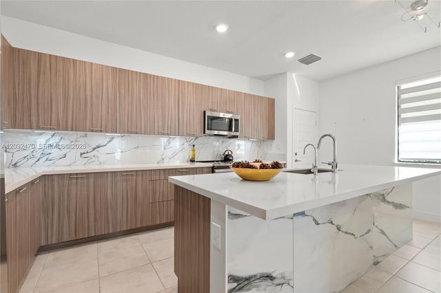4809 NW 83rd Parkway, Doral, FL 33166