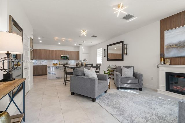 4809 NW 83rd Parkway, Doral, FL 33166
