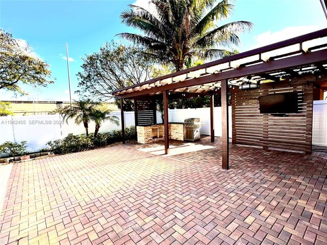 5016 NW 48th Ln, Tamarac, FL 33319