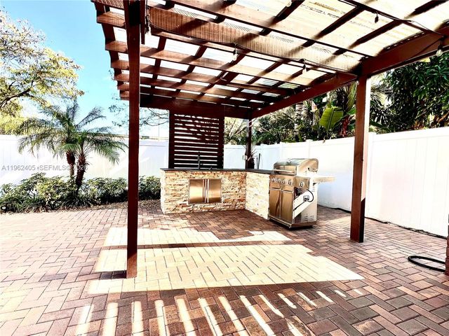 5016 NW 48th Ln, Tamarac, FL 33319