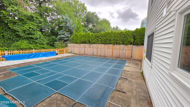 19 Brook Street, Farmingdale, NJ 07727