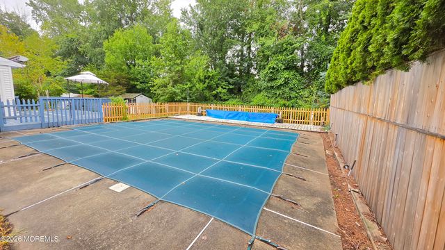19 Brook Street, Farmingdale, NJ 07727