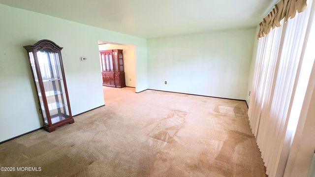 19 Brook Street, Farmingdale, NJ 07727