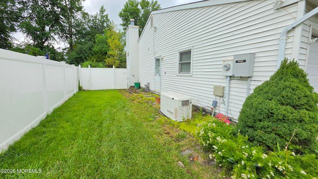 19 Brook Street, Farmingdale, NJ 07727