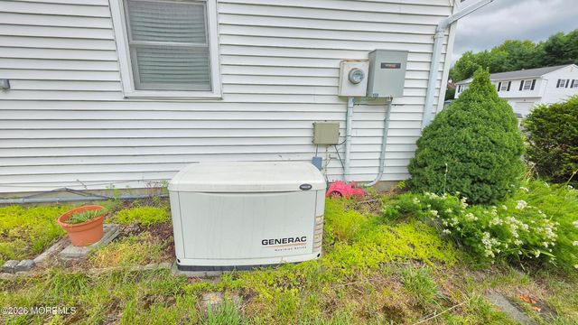 19 Brook Street, Farmingdale, NJ 07727
