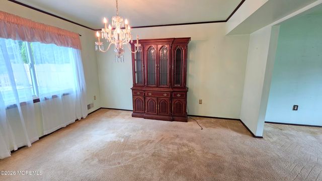 19 Brook Street, Farmingdale, NJ 07727