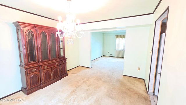 19 Brook Street, Farmingdale, NJ 07727