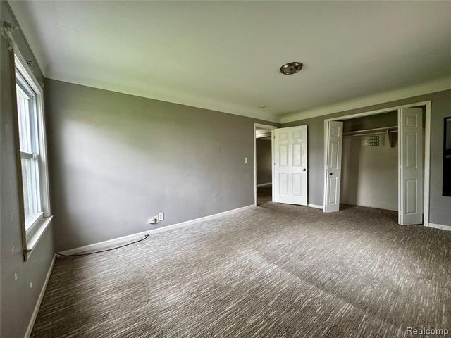 8045 Cadillac Avenue, Warren, MI 48089
