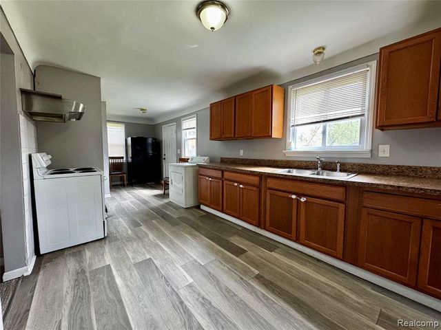 8045 Cadillac Avenue, Warren, MI 48089