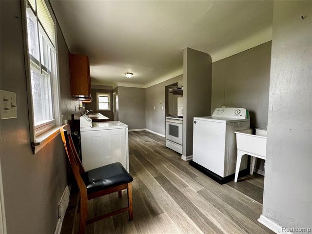 8045 Cadillac Avenue, Warren, MI 48089