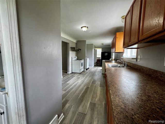 8045 Cadillac Avenue, Warren, MI 48089