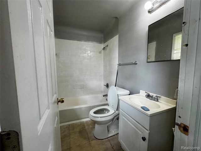 8045 Cadillac Avenue, Warren, MI 48089