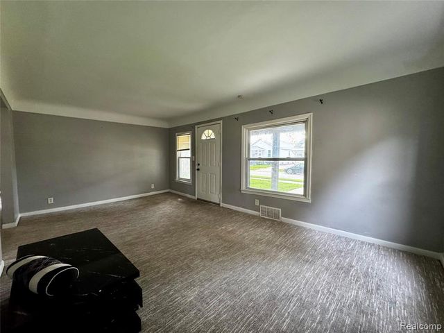 8045 Cadillac Avenue, Warren, MI 48089