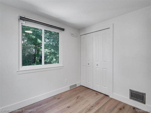 29523 Ravenscroft Street, Farmington, MI 48331