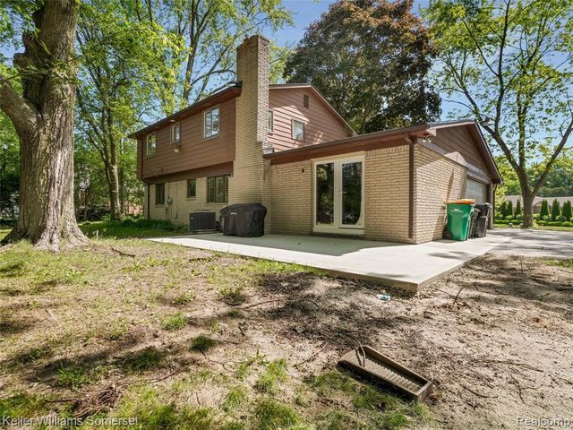 29523 Ravenscroft Street, Farmington, MI 48331