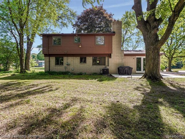 29523 Ravenscroft Street, Farmington, MI 48331