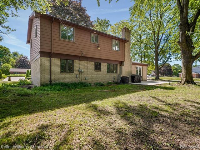 29523 Ravenscroft Street, Farmington, MI 48331