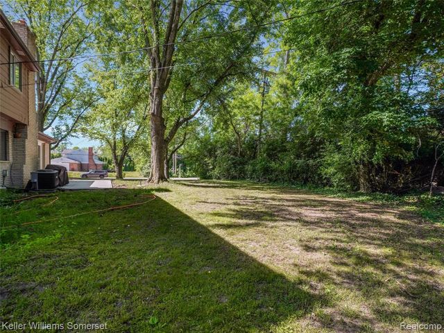29523 Ravenscroft Street, Farmington, MI 48331