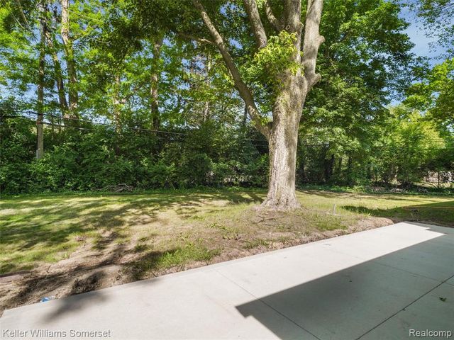 29523 Ravenscroft Street, Farmington, MI 48331