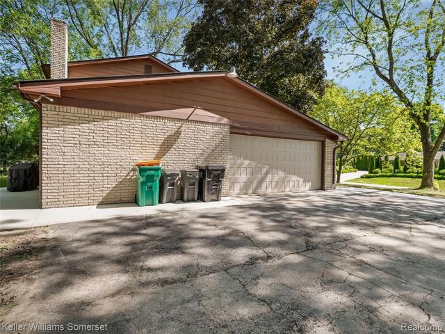 29523 Ravenscroft Street, Farmington, MI 48331