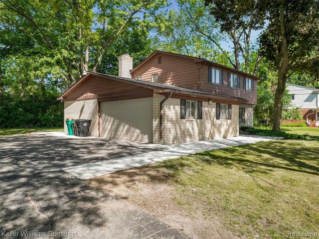 29523 Ravenscroft Street, Farmington, MI 48331
