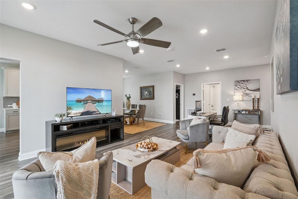 Image 9 of property listing at 7521 LAUREATE BOULEVARD 5306, Orlando, FL 32827