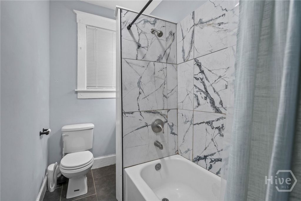 Image 14 of property listing at 1002 W 52nd Street, Savannah, GA 31405